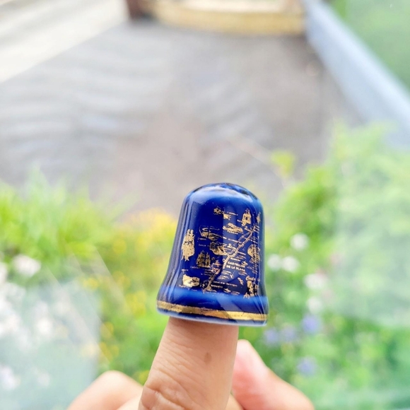 Vintage Alcossebre Navy Blue & Gold Map Thimble - Picture 2 of 8